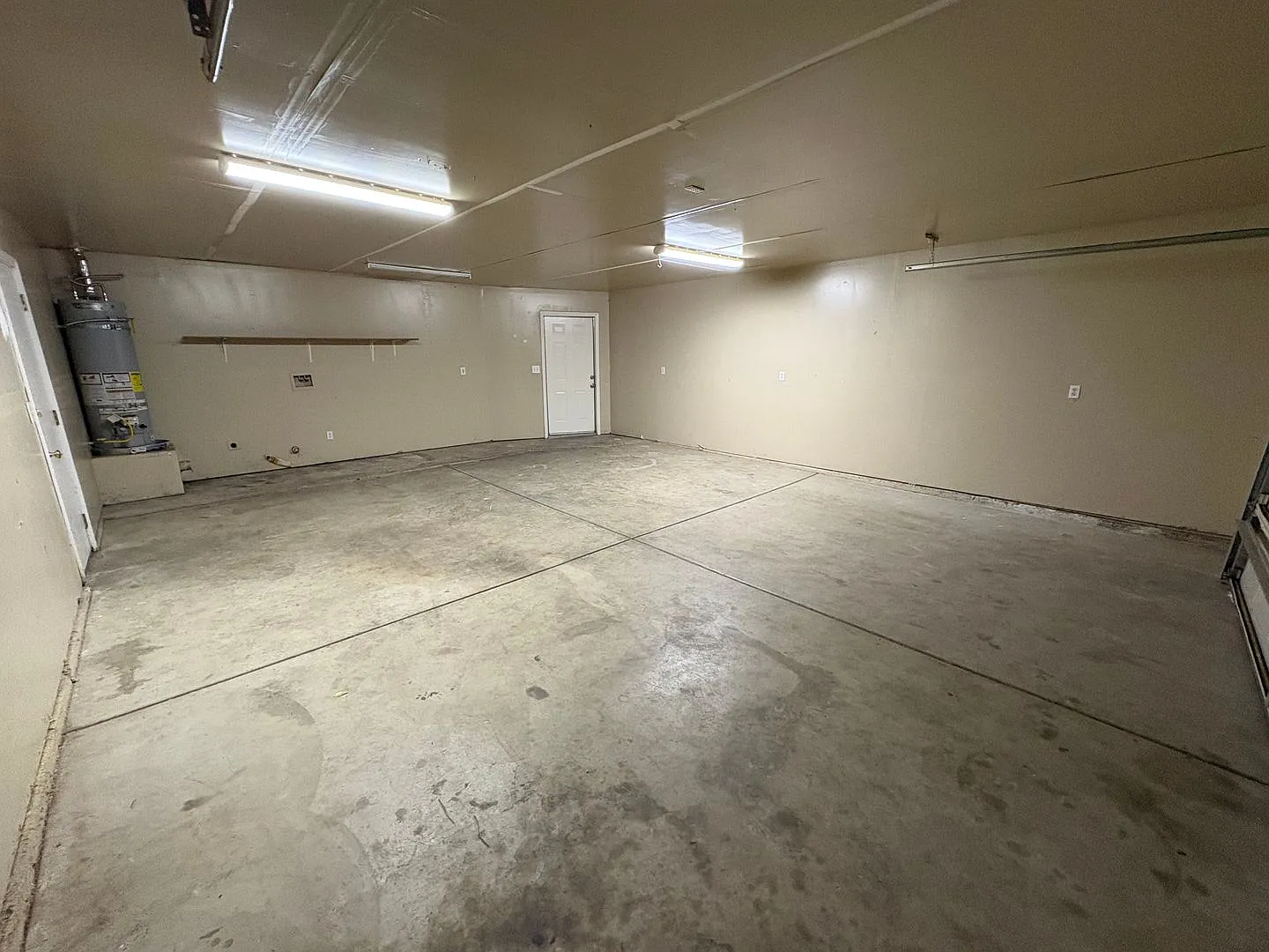 Spacious SW Visalia Home Rent Ready! — Photo 3