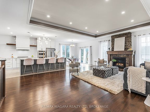 3rd image of 3157 Bethune Ave