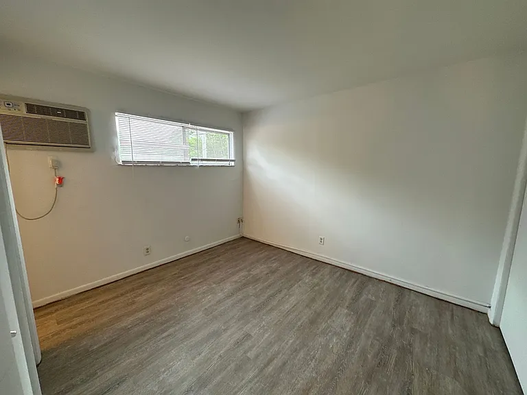 N High St 2232 SSR — Photo 12