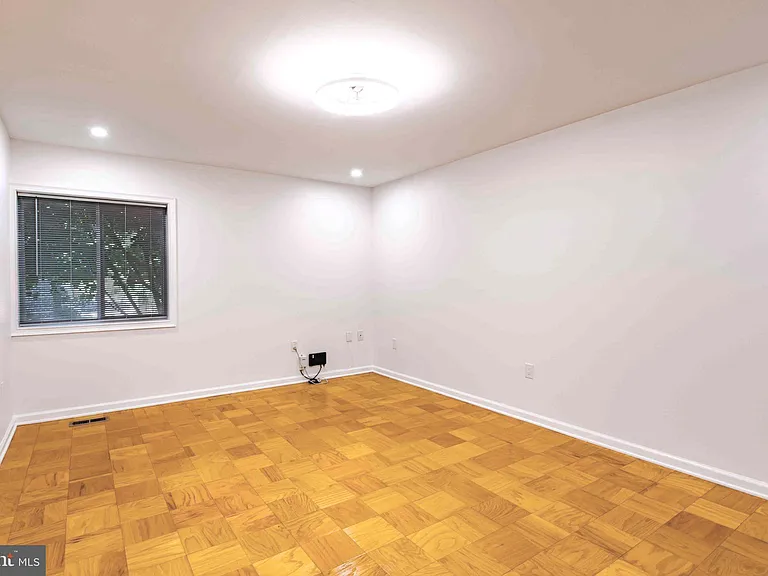1 Stonehenge Cir #2 — Photo 43