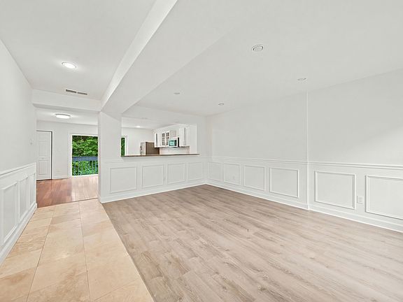 3rd image of 2357 Southgate Sq