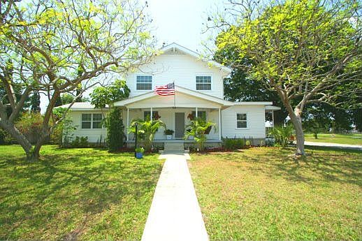 1st image of 800 91st Ave N