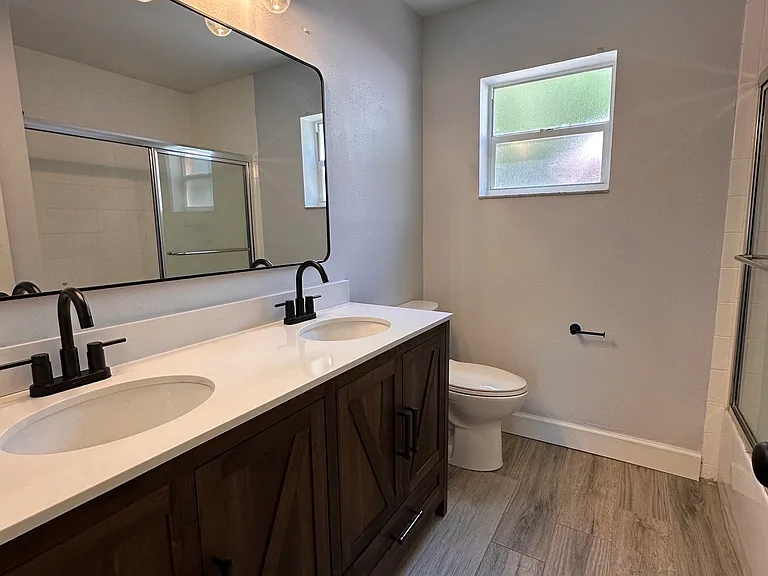 2826 Dupont St S #1 — Photo 8