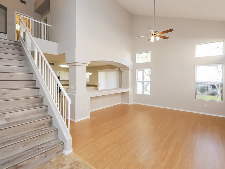 1366 E Vaughn Ave — Photo 5