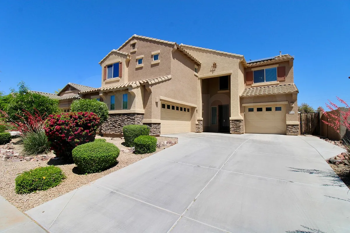 4 bed, 2.5 bath, 3508 sqft, $4,299 — Photo 2