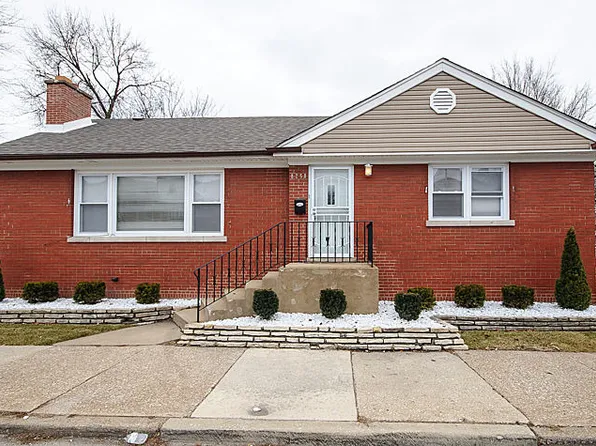 8258 S Woodlawn Ave, Chicago, IL 60619