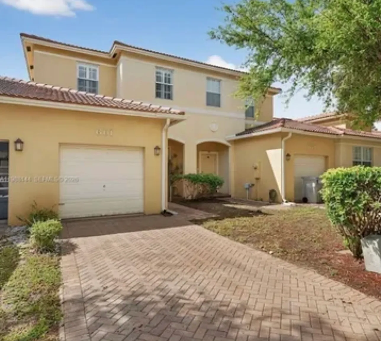 3 bed, 2.5 bath, 1352 sqft, $3,300 — Photo 1