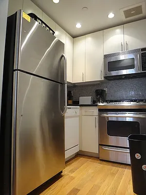 Rented by KVNY Soho | media 41