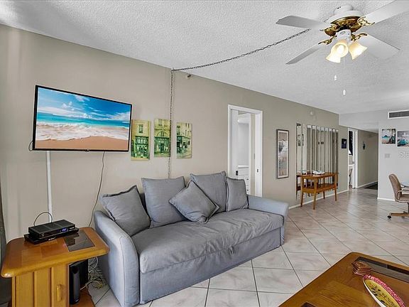 5th image of 15462 GULF BOULEVARD #903