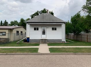 105 3rd Ave, Edgeley, ND 58433