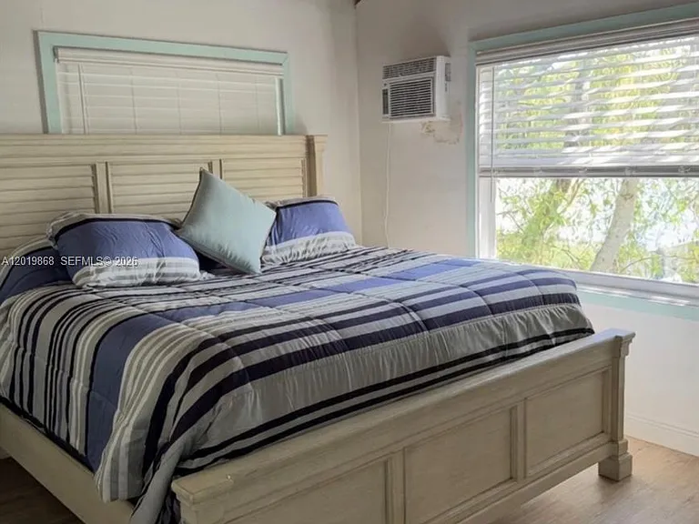 130 NE Gumbo Limbo Dr — Photo 16