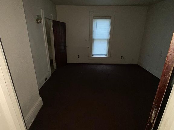 3rd image of 1521 Norwood Ave