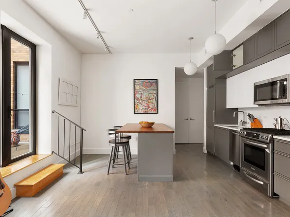 416 West 52nd Street 225 image 3 of 13