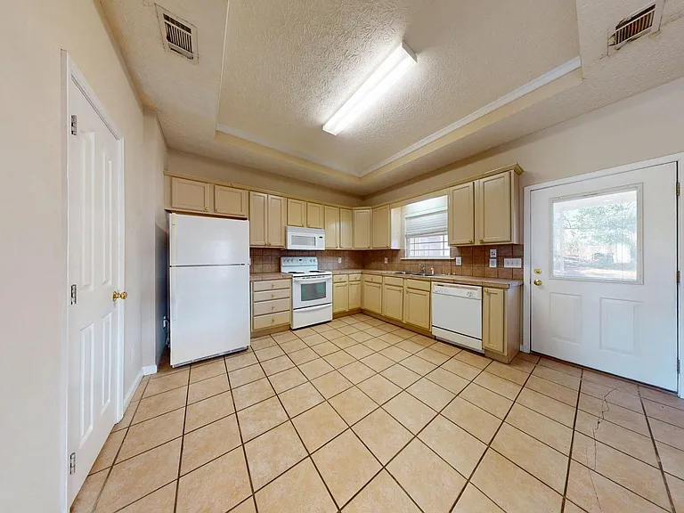 675 Nissa Ct — Photo 4