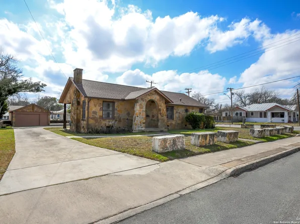 2106 STEVES AVE, San Antonio, TX 78210