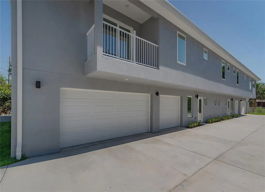 4 bed, 3.5 bath, 1758 sqft, $2,995 — Photo 2