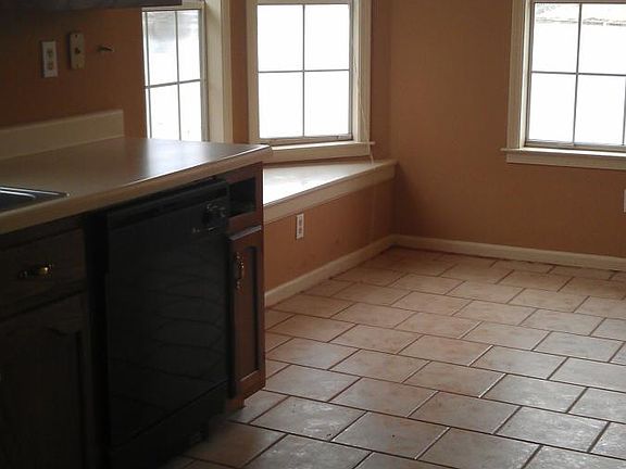 Kitchen w breakfast nook bay window to lake