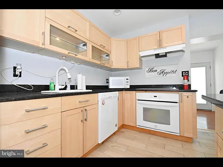 3430 Almond St — Photo 2