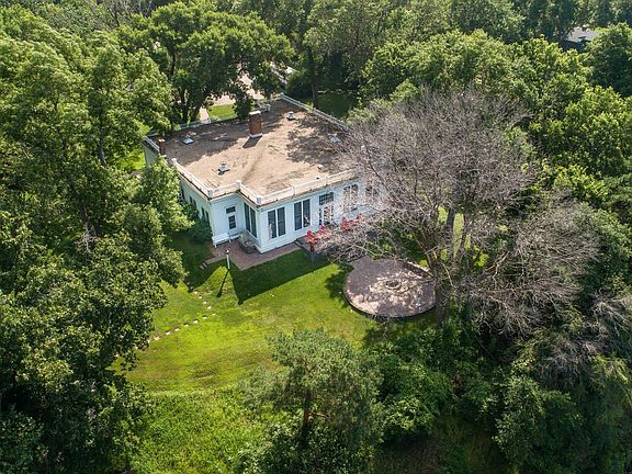 2nd image of 4974 Interlachen Dr NE