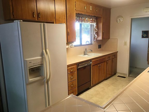 2nd image of 532 W Santa Ana Ave