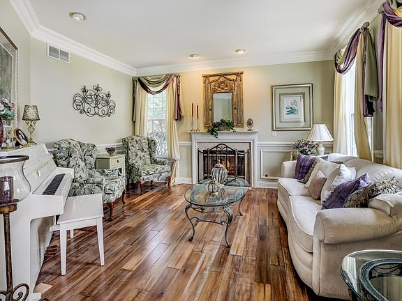 4th image of 182 Walden Woods Dr