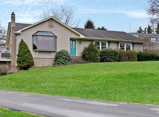 63 Blossom Rd, Hampton, NJ 08827