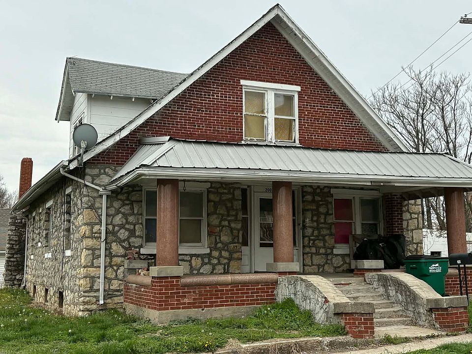 2nd image of 200 S 15th St