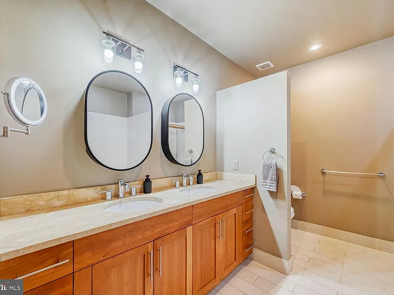 1200 Steuart St #713 — Photo 24