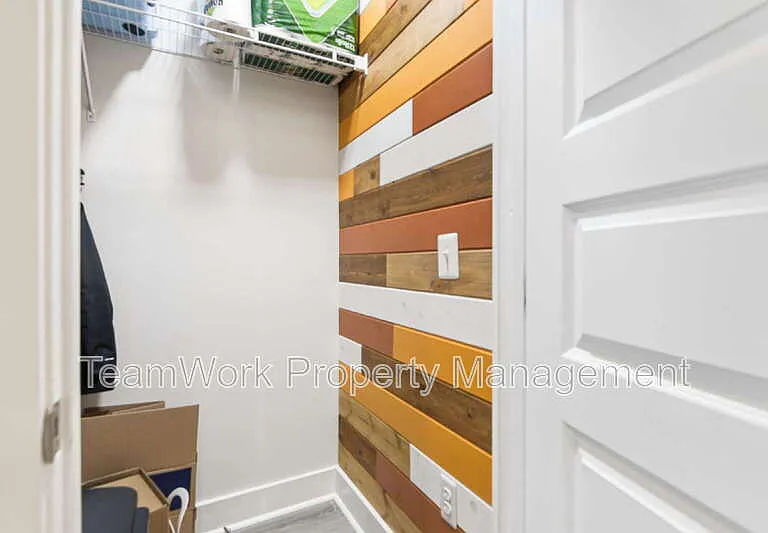 7722 Park Gate Dr — Photo 17