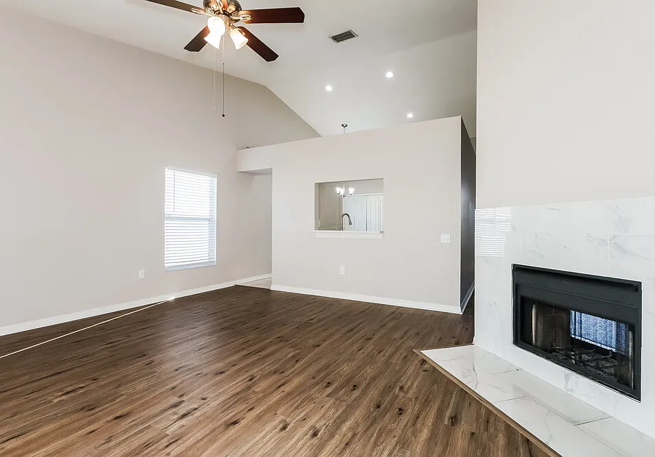 3 bed, 2.0 bath, 1644 sqft, $2,315 — Photo 4