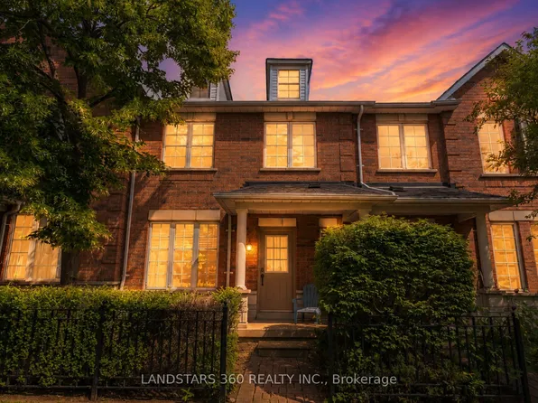 25 Interlacken Way, Markham, ON L3R 5H9