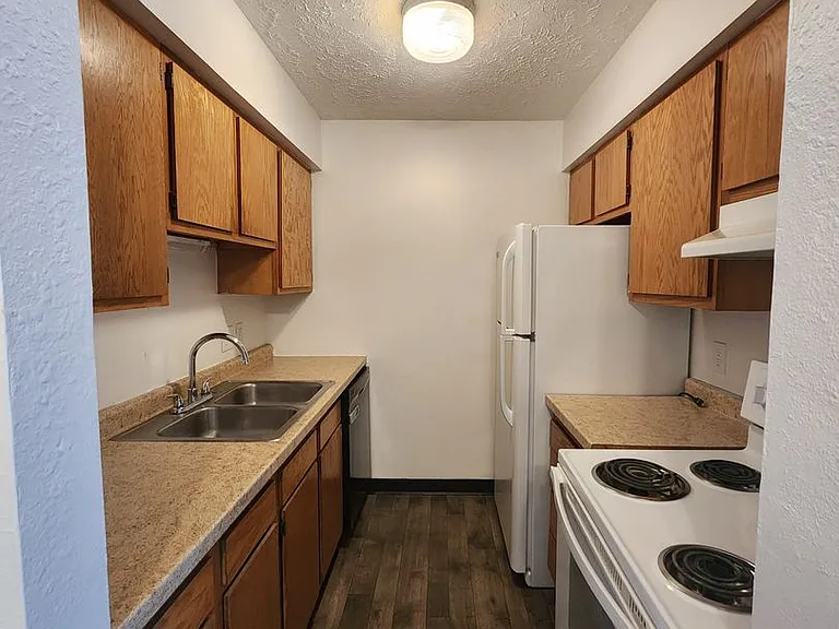 Hidden Bluffs Apartments — Photo 13