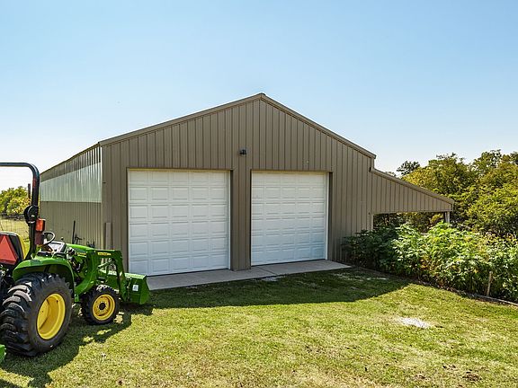 5th image of 1081 Barry Ln