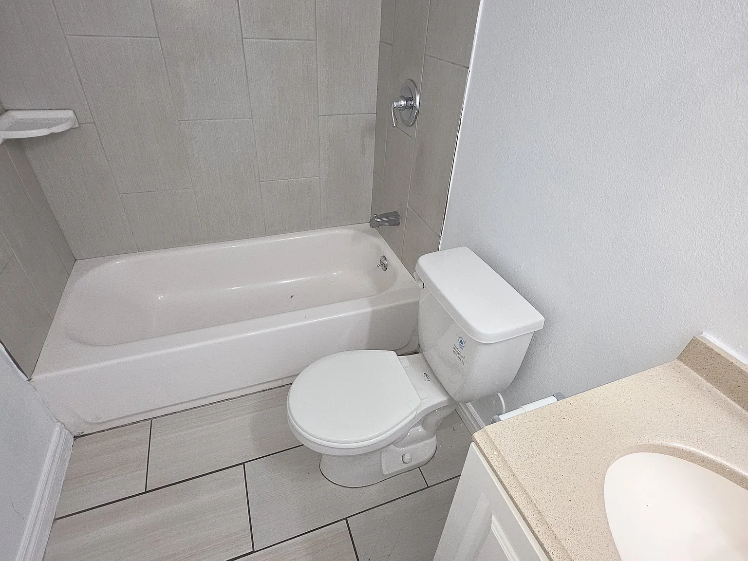 2 bed, 800 sqft, $2,280 — Photo 4
