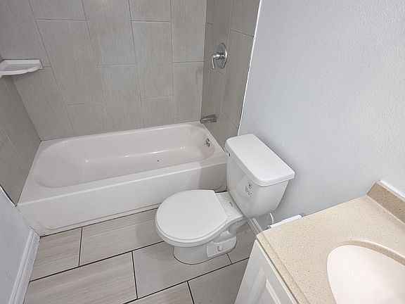 4th image of 305 E 76th Pl #5