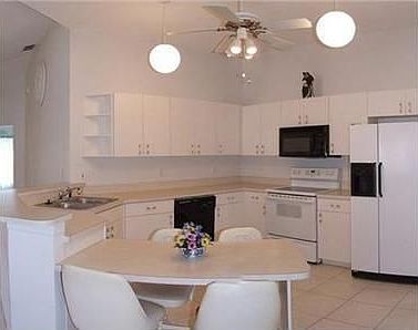 4th image of 2426 New Haven Cir