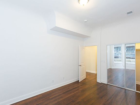 5th image of 252 Church St #256