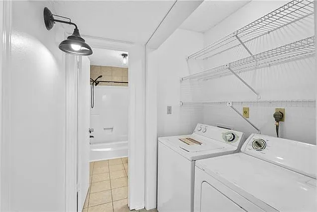 2948 Manhattan Blvd #213 — Photo 7