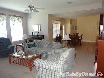Casual Living Area & Breakfast Area