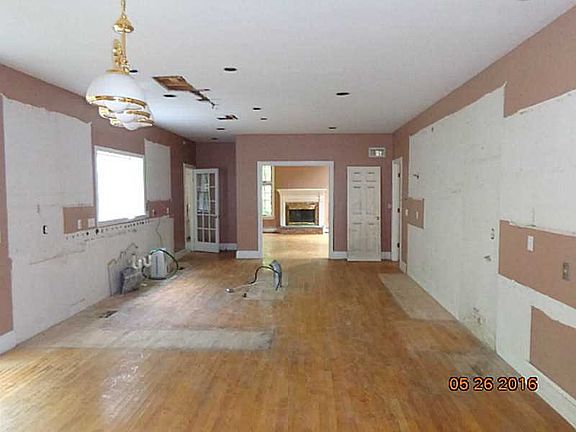 3rd image of 165 Shady Hill Dr