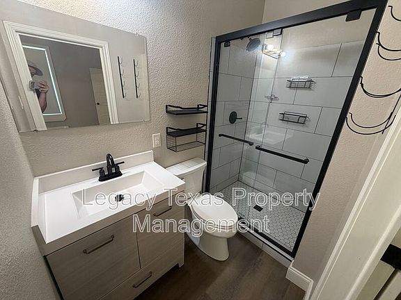 5th image of 709 W Chambers St