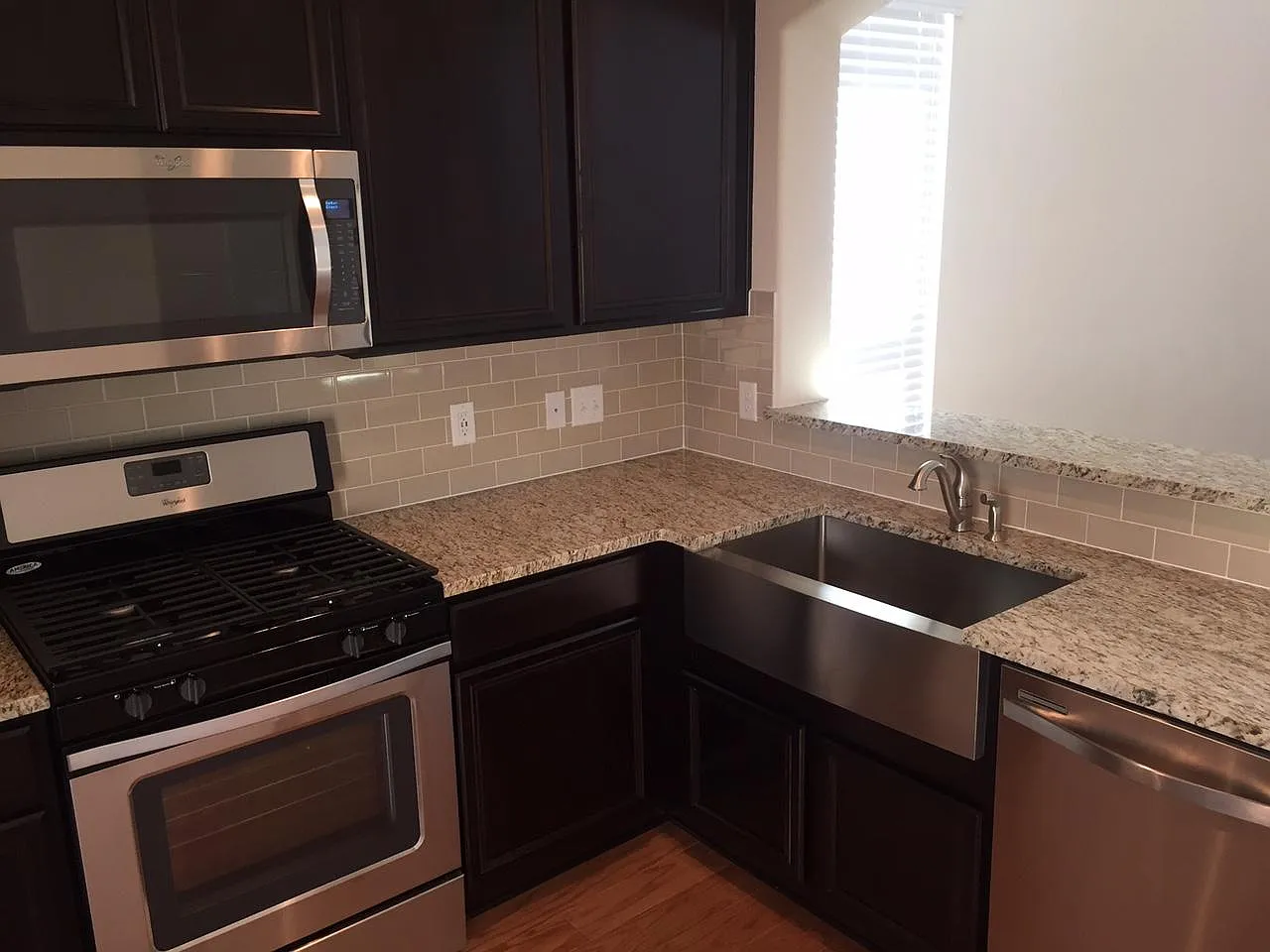 3 bed, 2.5 bath, 2300 sqft, $900 — Photo 4