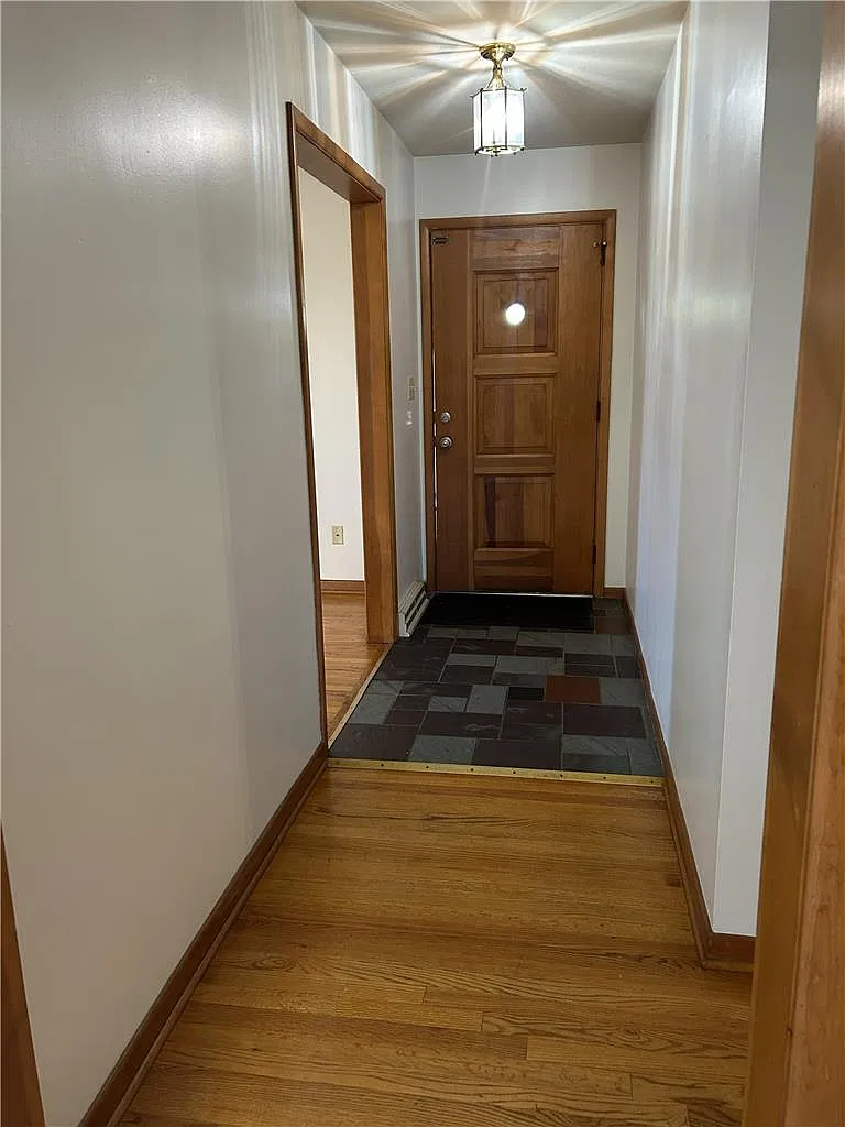 3 bed, 2.5 bath, 2274 sqft, $2,700 — Photo 3