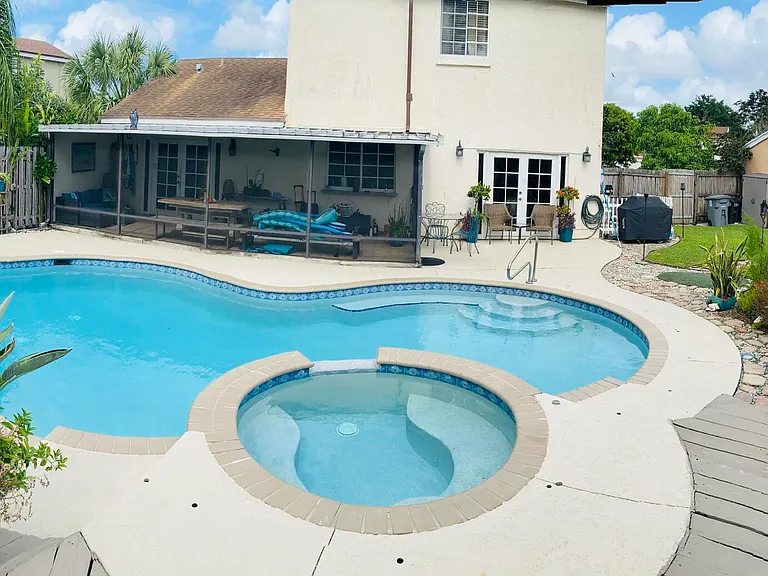 9928 Moss Pond Dr — Photo 2