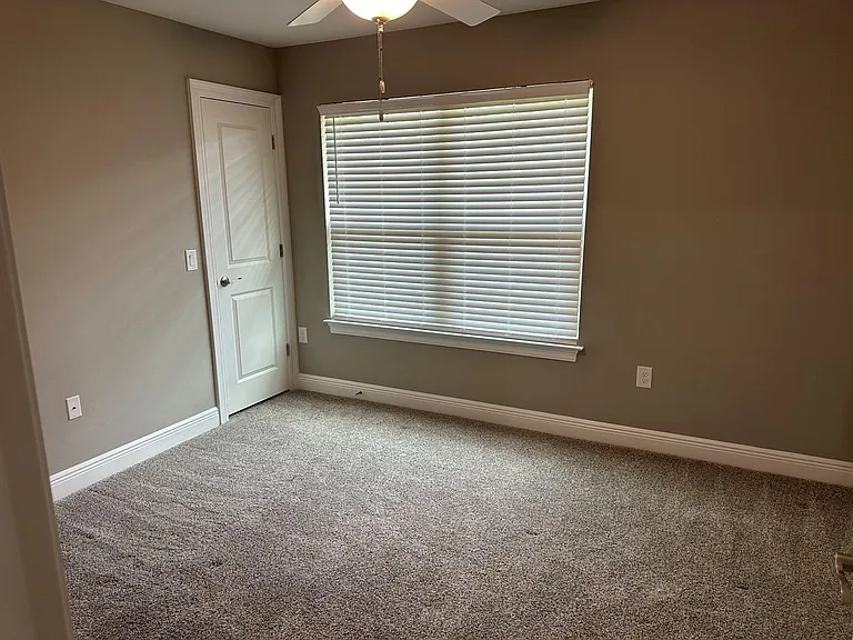 1807 Thunderbolt St — Photo 11