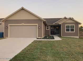 923 Green Meadows Dr, Middleville, MI 49333