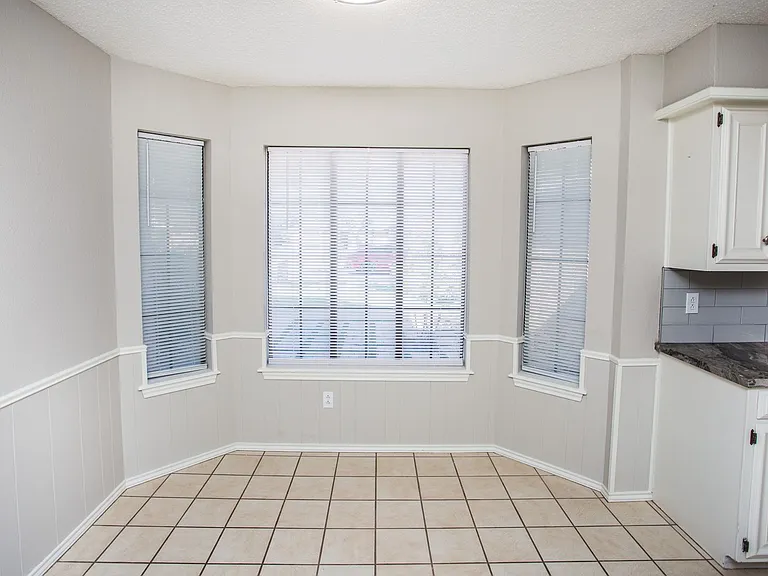 3401 Essex Ave — Photo 2