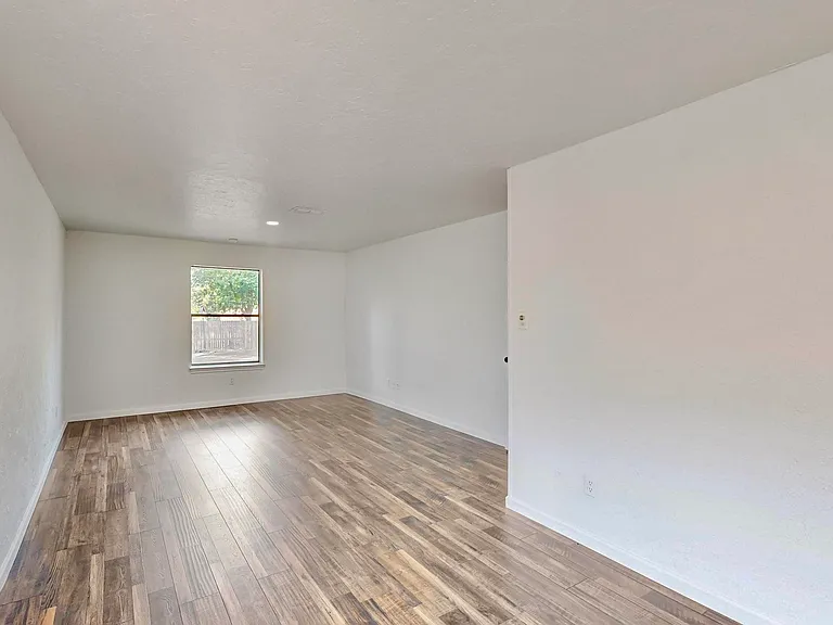 3965 Singleleaf Ln — Photo 2