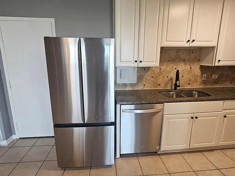 2201 S Highland Ave #4L — Photo 3