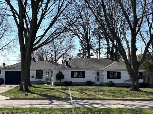 805 Roselawn Dr, Windsor, ON N9E 1K7